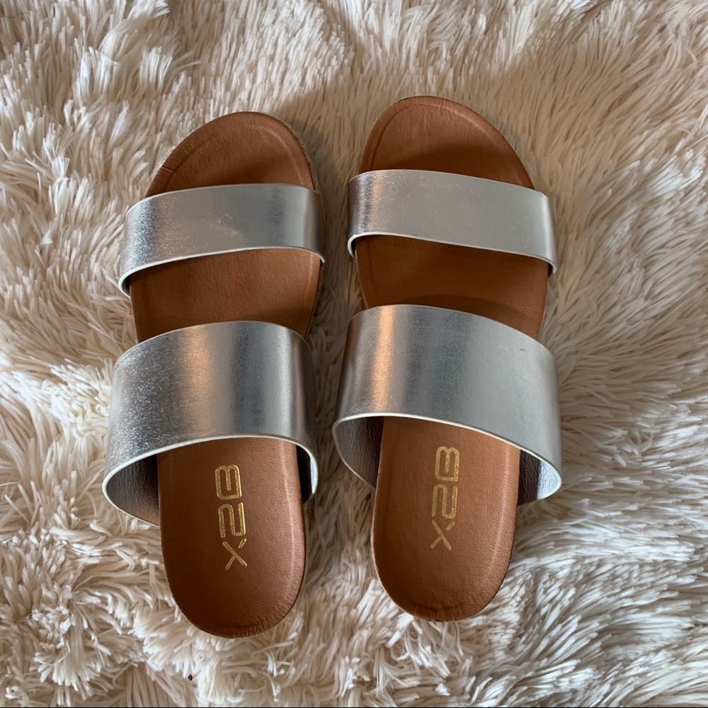 X23 Metallic Silver Platform Sandal | NW